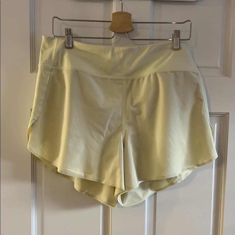 Athleta Run With It Short Sz Lg
